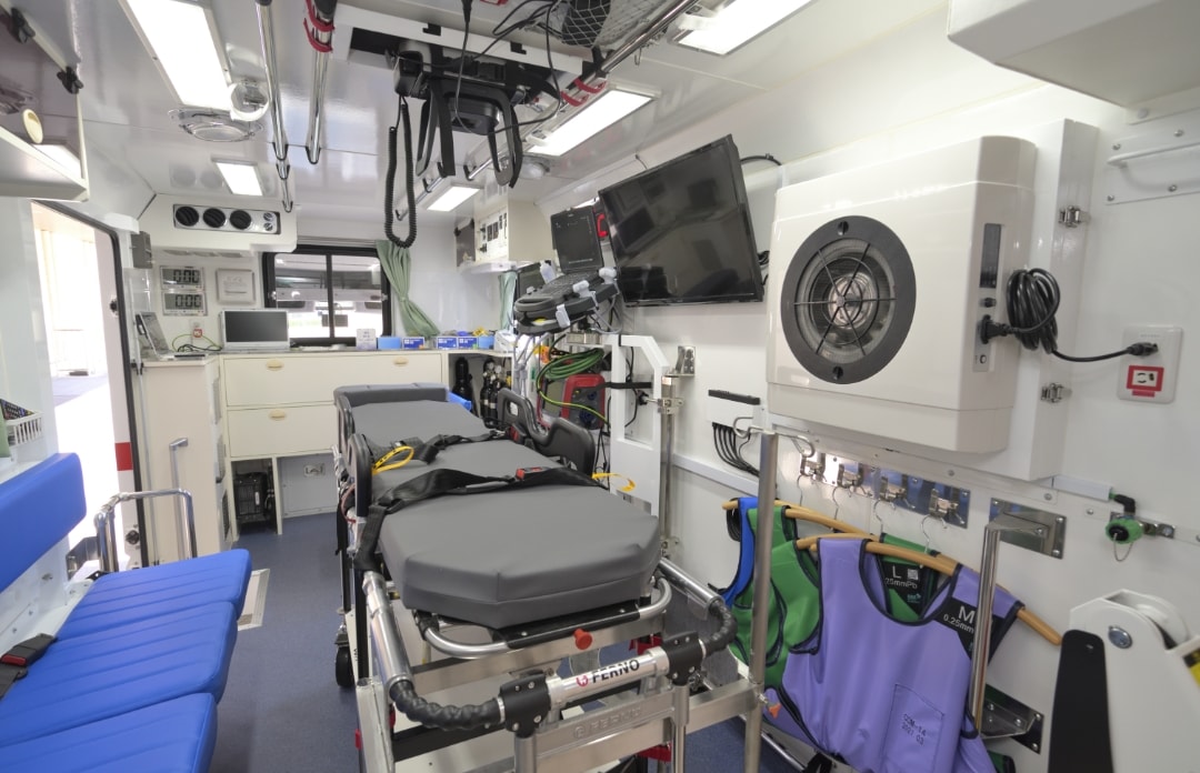 (ECMO カー内部の様子1)
