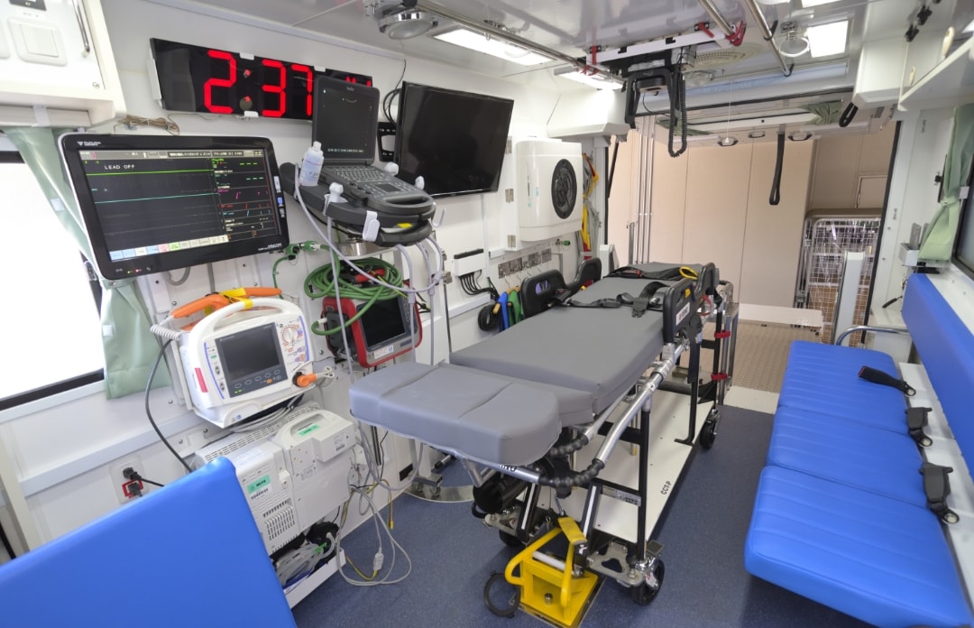 (ECMO カー内部の様子2)