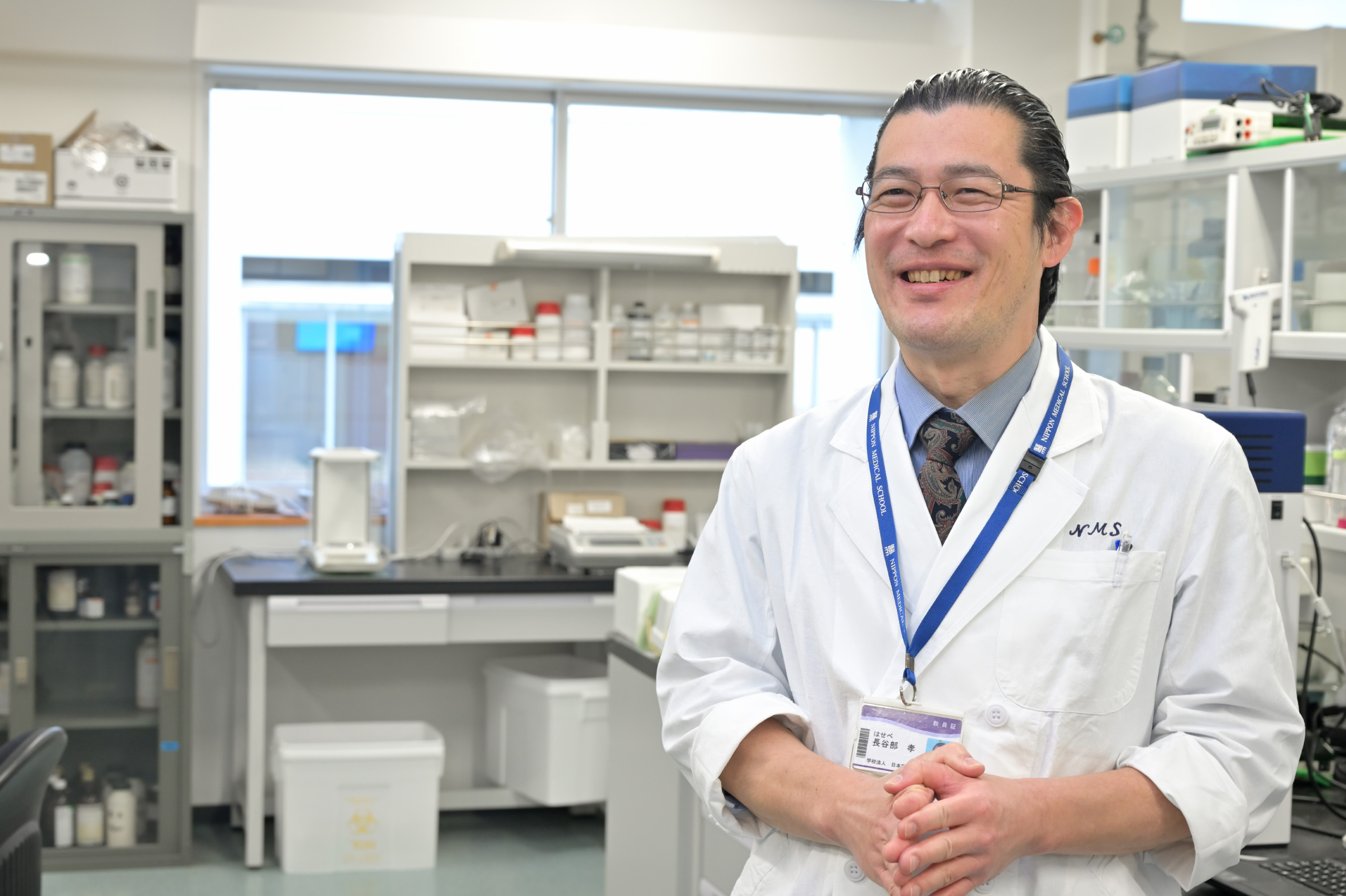 カエルの変態の研究を通じて、再生医療への応用を探る。<br />
─生物学（分子生物学・比較内分泌学）─